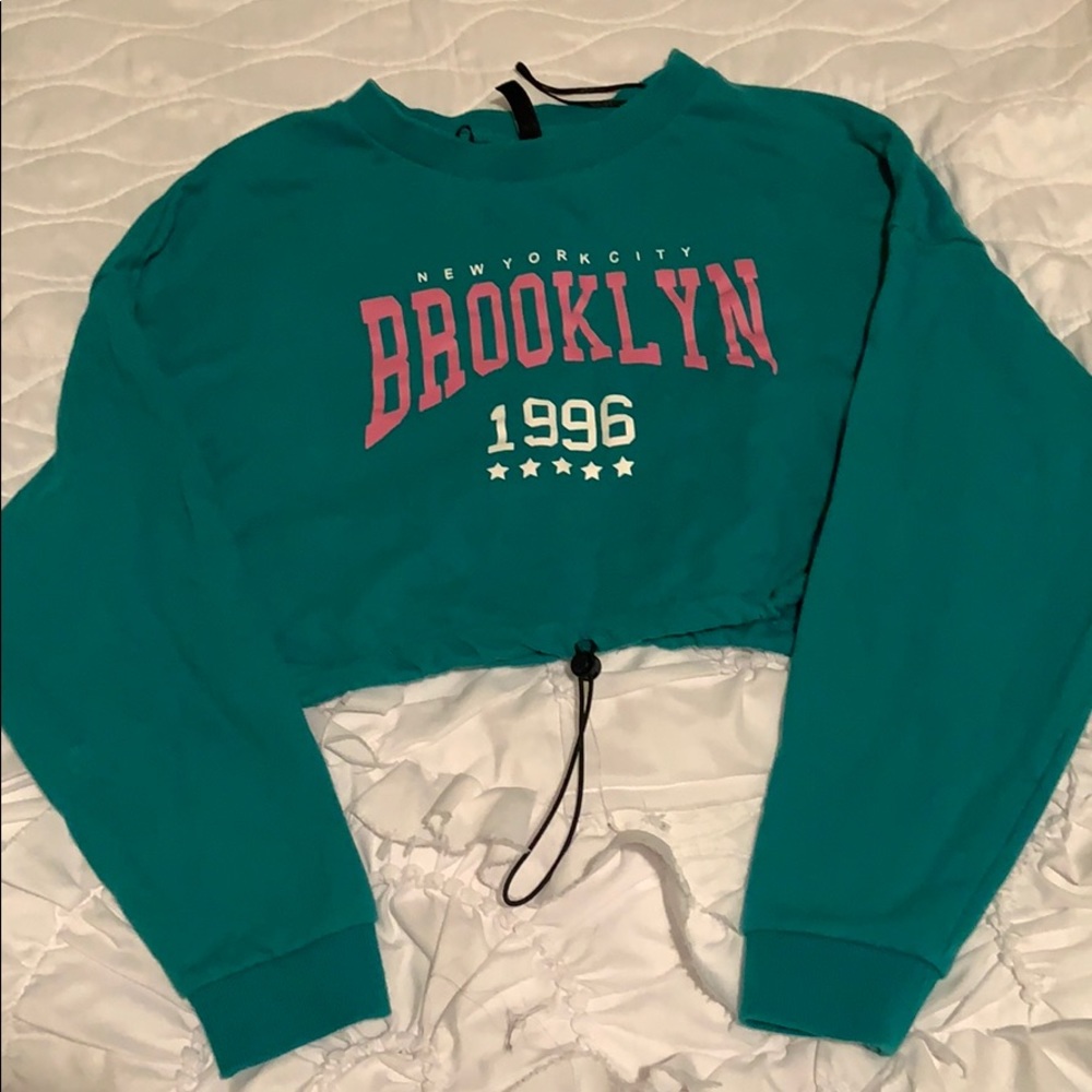 Crop sweatshirt with bungee tie